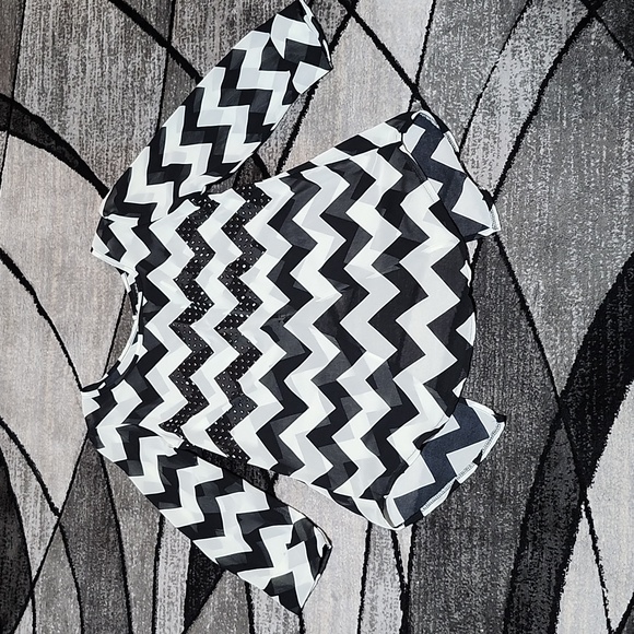 BUCKLE DAYTRIP SHEER STUDDED CHEVRON OPEN SLIT BACK BLOUSE SMALL - Picture 1 of 16